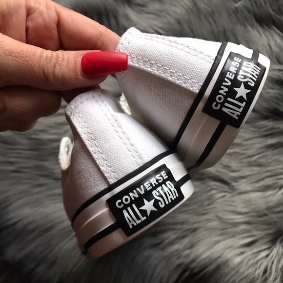 😃NWB CONVERSE KIDS SIZE 6 WHICH IS A 7.5 WOMENS - Picture 5 of 7